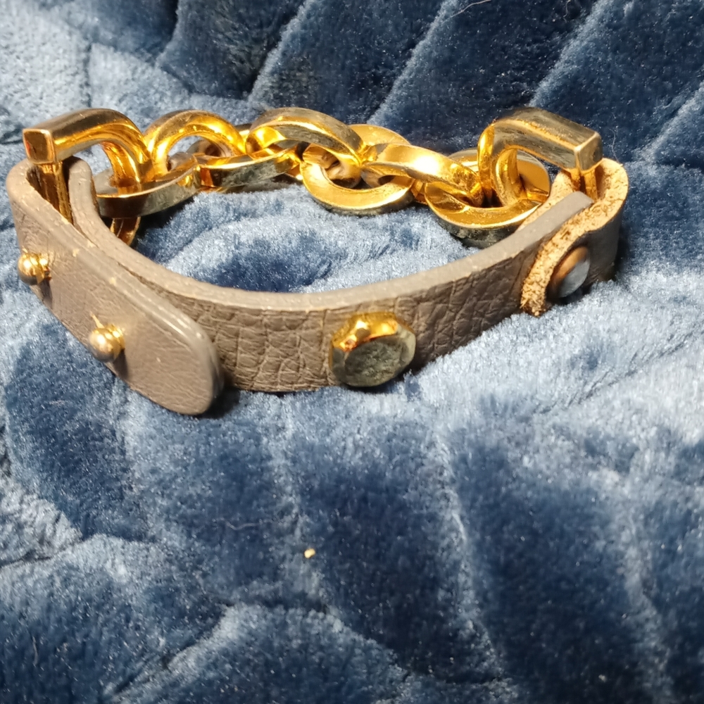 Equestrian-like bracelet